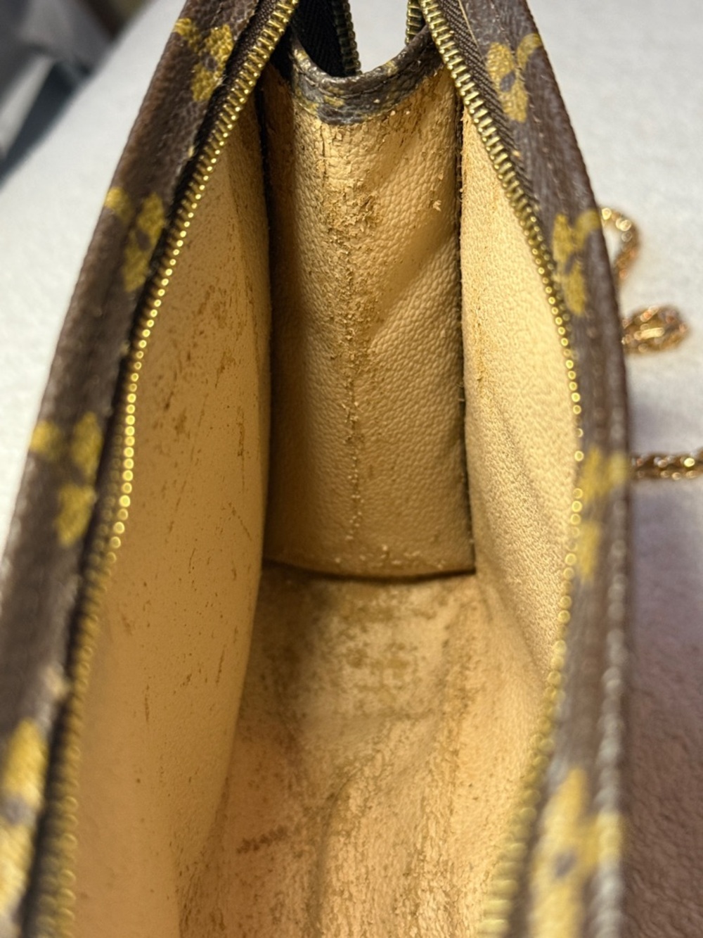 Louis Vuitton Monogram Pochette Toiletry 19 w/crossbody chain and felt insert - Picture 11 of 15